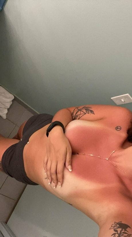 Ajeacoma erotic model image