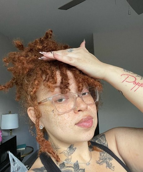 AHintOfRed high quality actress gallery