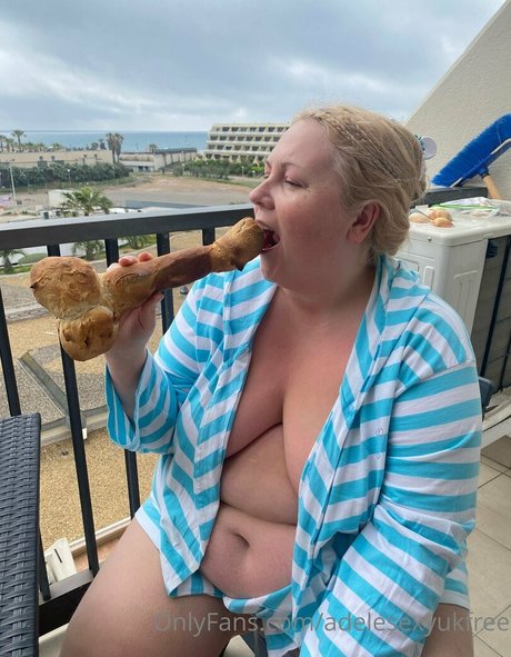 lesbian kissing onlyfans beautiful xxx pic