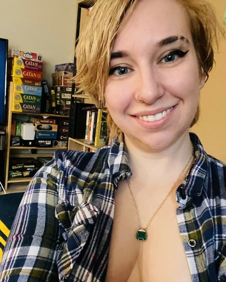 BoltedBird sexy model img