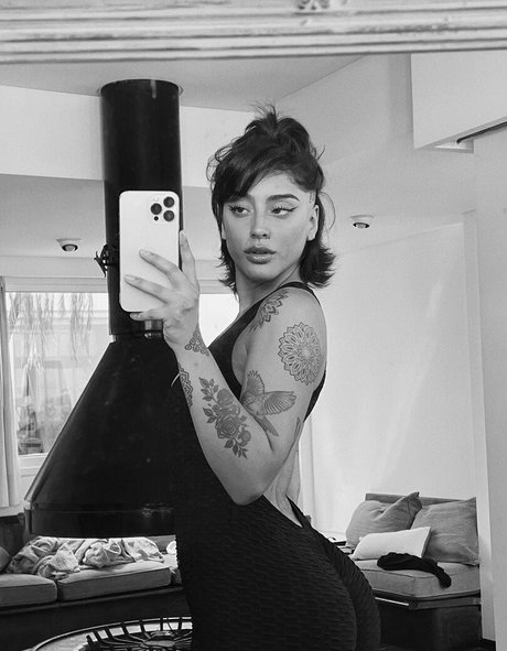 Belenegri model top photos