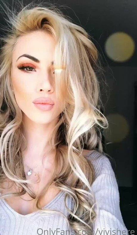 Vivianishere sex model images