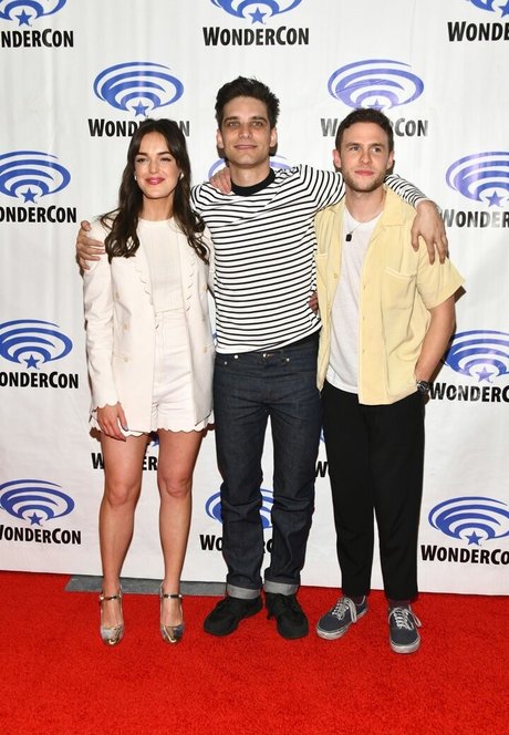 Elizabeth Henstridge best pornstar images