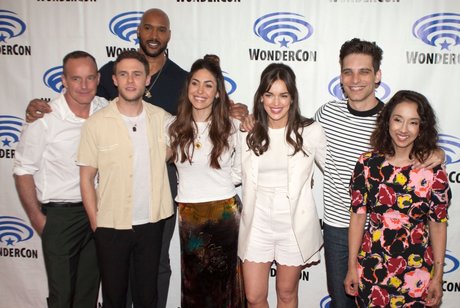 Elizabeth Henstridge free star img