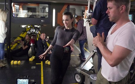 Elizabeth Henstridge pornstar top picture