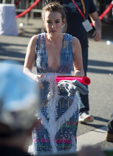 Elizabeth Henstridge sex actress image