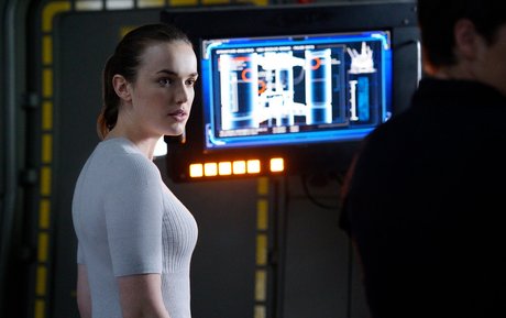 Elizabeth Henstridge star top image