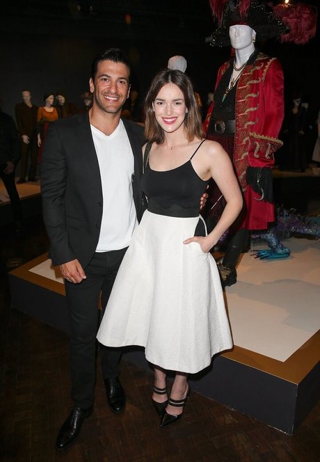 Elizabeth Henstridge top pornstar img