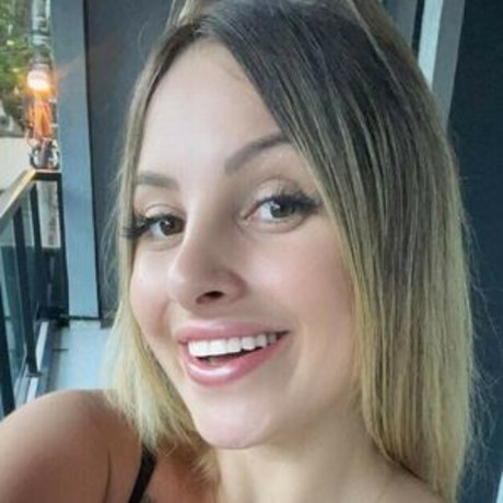 Karine Dayane star perfect pic