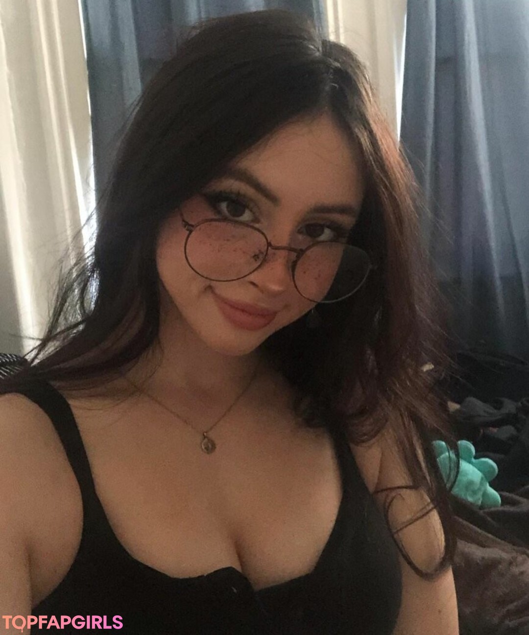 Littlelivbug sex model img