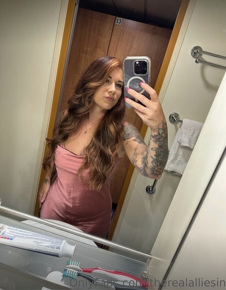 Allie Sin pornstar erotic gallery