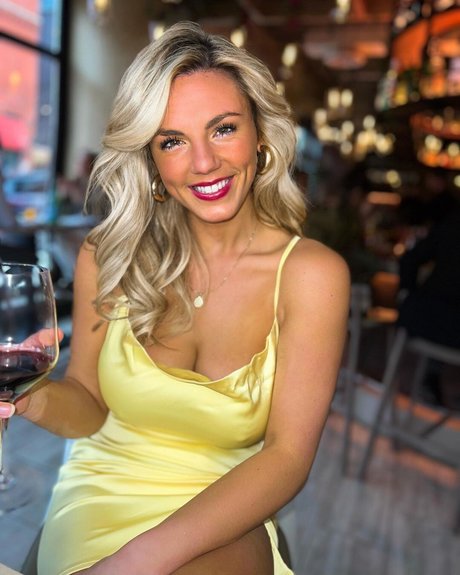 Annie Agar pornstar top images