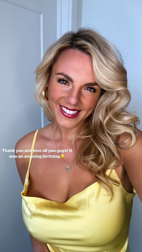 Annie Agar pornstar sex pic