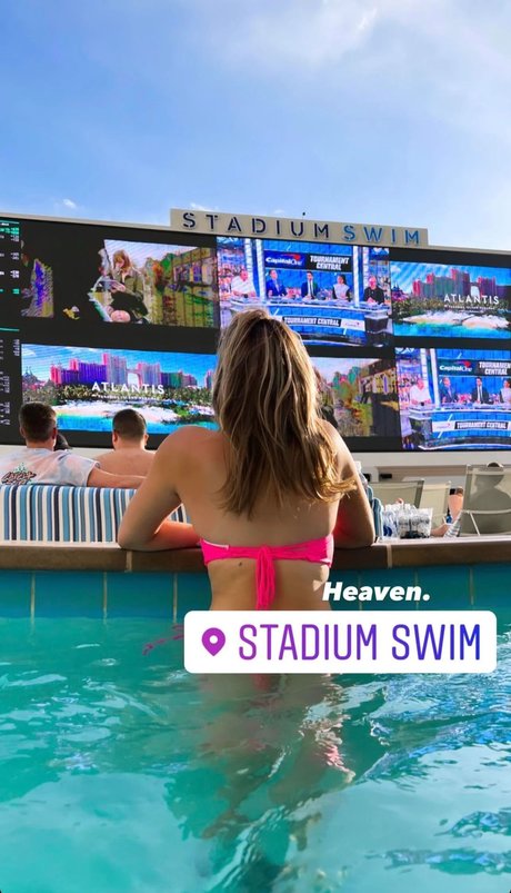 Annie Agar model gallery