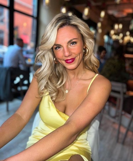 Annie Agar sexy actress images