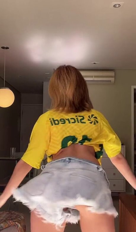 Thaiga model top pic