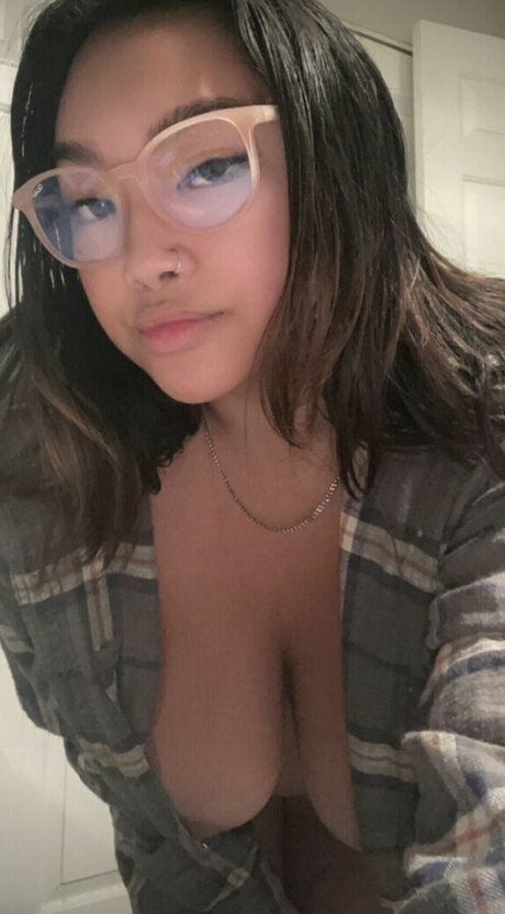 michiii s model naked image