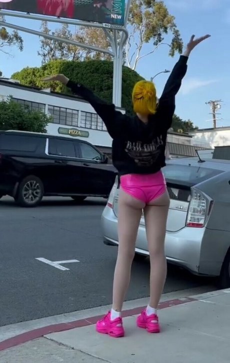 Tessa Violet top star picture