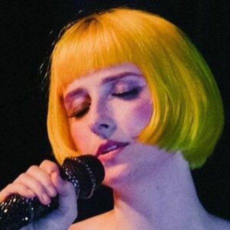 Tessa Violet star top archive