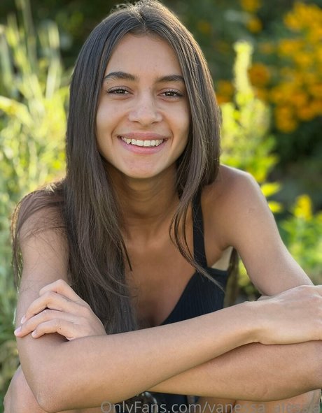 Vanessa Alessia star free pics