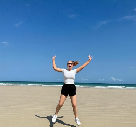 Tannar Eacott pretty pornstar gallery