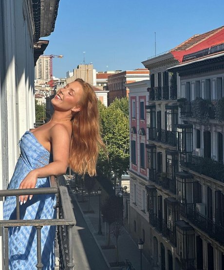 Tannar Eacott art model photo