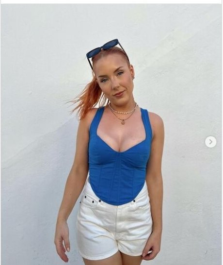 Tannar Eacott art actress archive