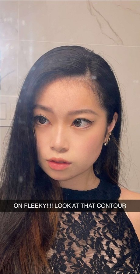 lesbian kissing onlyfans sex pic