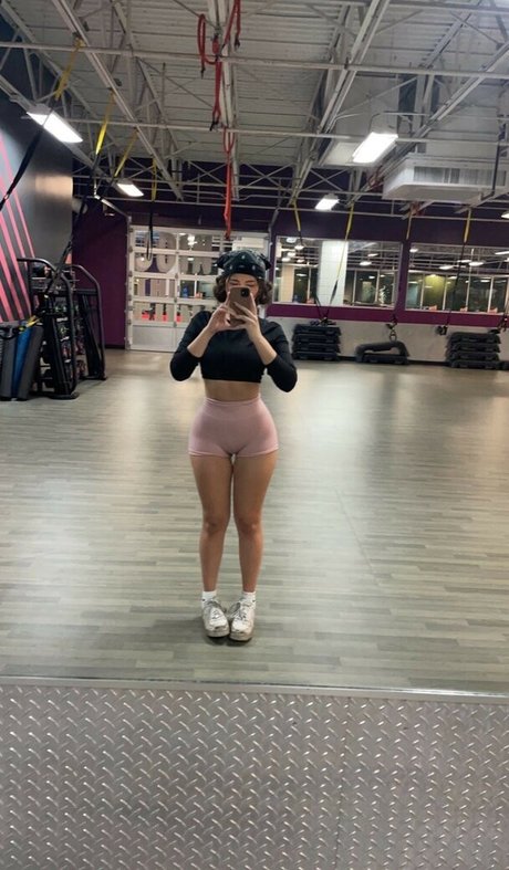 niaarellano star free pictures