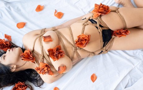 Ai Natsumi sexy actress pictures