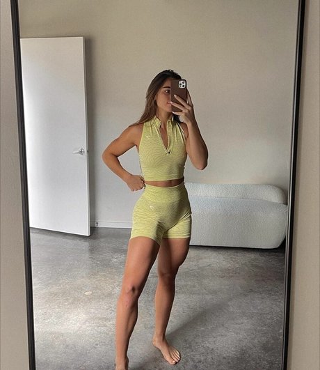 Kylie Holbeck nude star photos