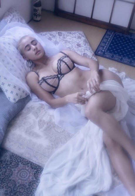 Mia Valentine star picture