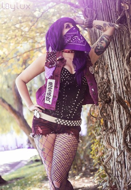 Khainsaw art actress gallery