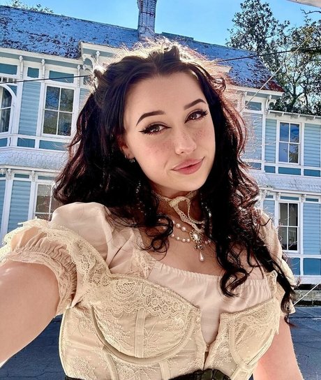 LivBev porn model images