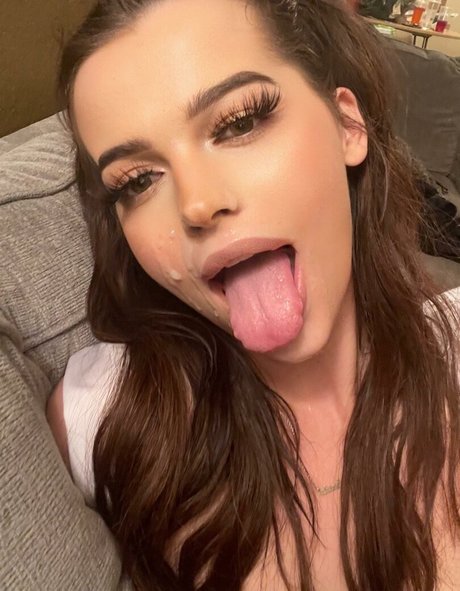 SleepyxxxSarah star beautiful pics