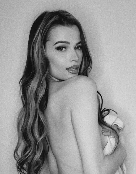 SleepyxxxSarah star exclusive galleries