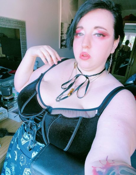 ccolosall hd model pic