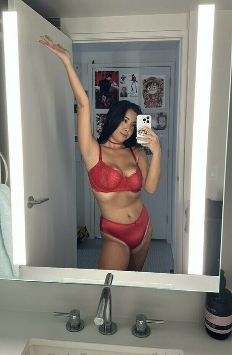 Bigttwaifu nice model pic