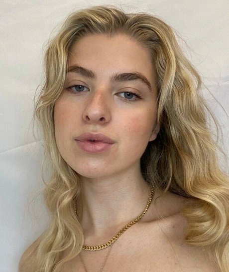 Anais Gallagher free pornstar photos