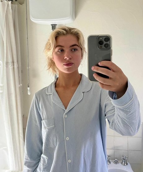 Anais Gallagher xxx actress pictures