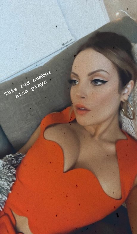 Elizabeth Gillies sex star photos