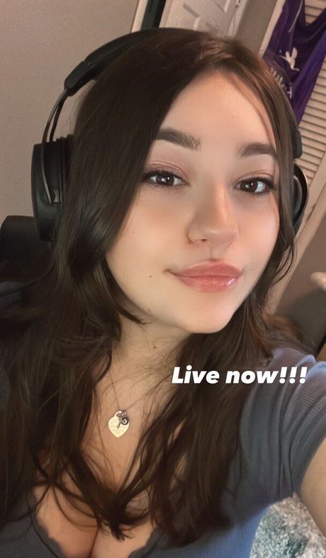 Bananabrea hot actress pics