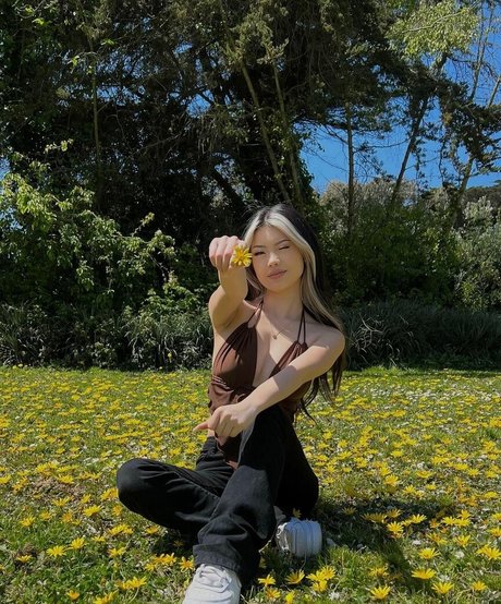 linawinaly model sexy img