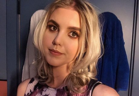 HoxieLoxie star high quality photos