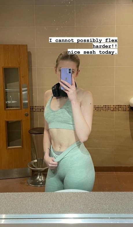 HoxieLoxie art model pics