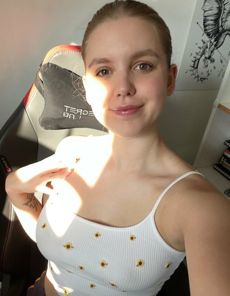 HoxieLoxie hot pornstar pictures