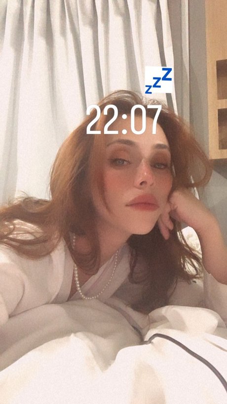 Kamila Oliveira model high quality picture