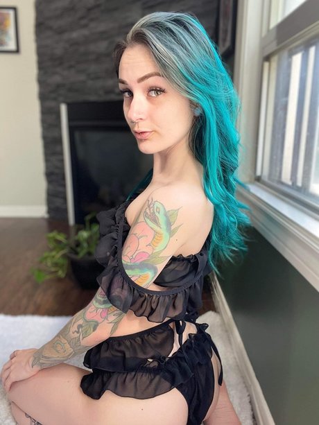 INTERNET SLUT_ star naked pictures