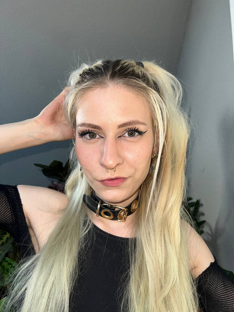 Kinky Nora star exclusive image