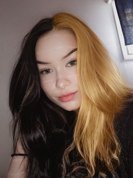 n ra naked model image